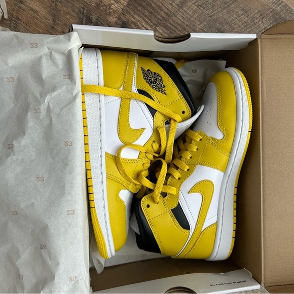 Nike Air Jordan 1 Mid 'Vivid Sulfur' Yellow White Shoes Women's 6.5 NIB - Picture 3 of 11